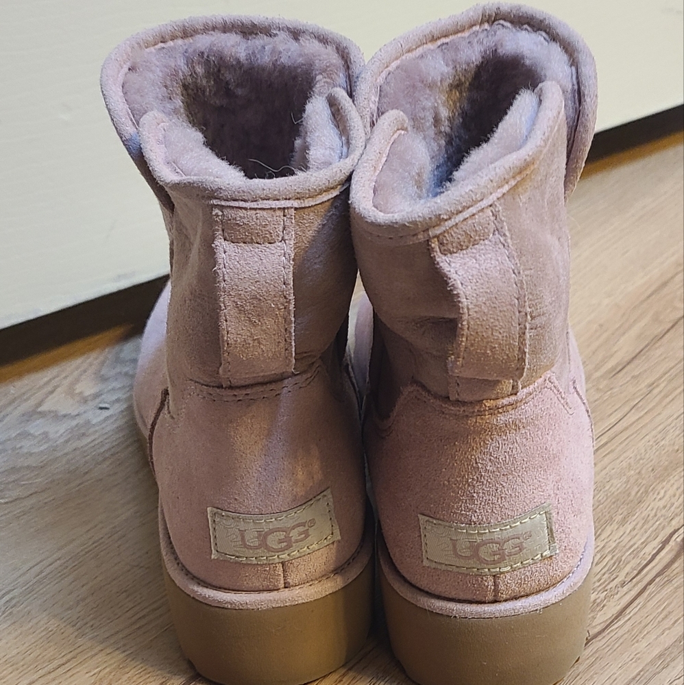 Size 7.5 Pink Ugg boots